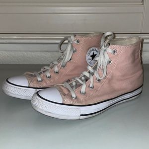 *looks dirty in lightning* pink converse